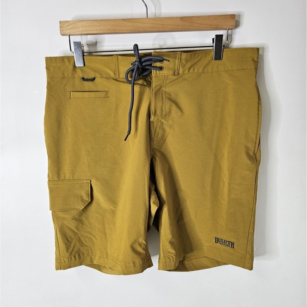 Duluth Trading Bull Moose Hybrid Shorts Mustard Yellow Mens Size 32 Inseam 9"